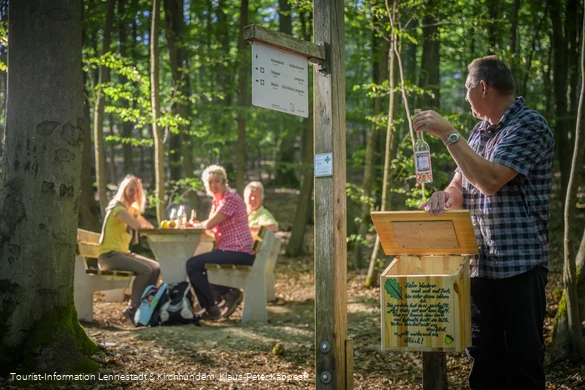 Pause an der Schnapseiche